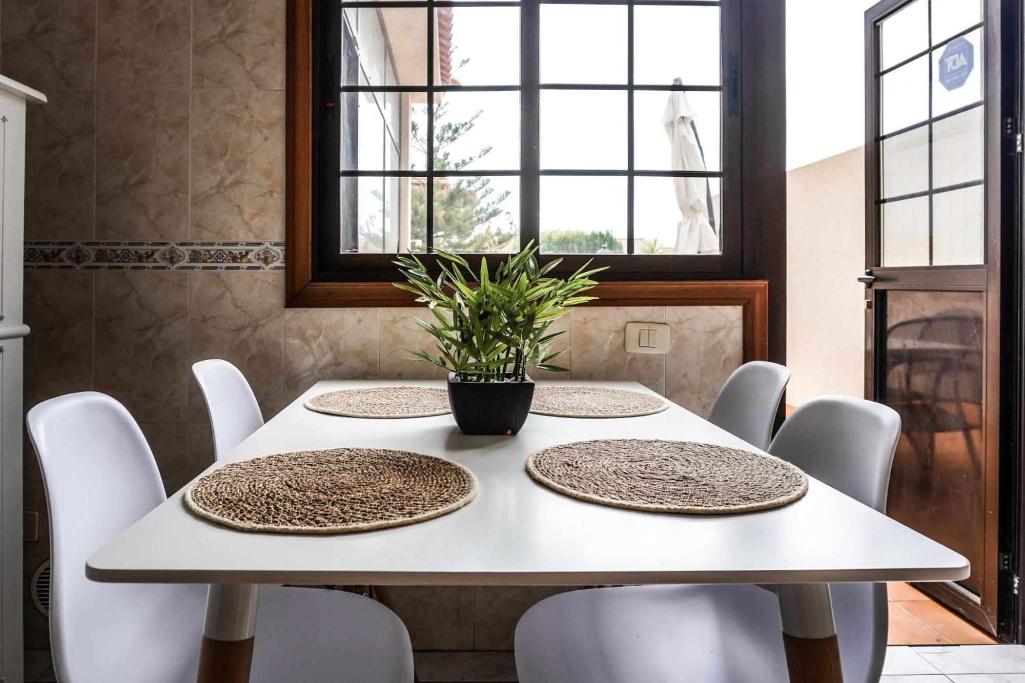 Bright House With Working Space Apartment El Médano