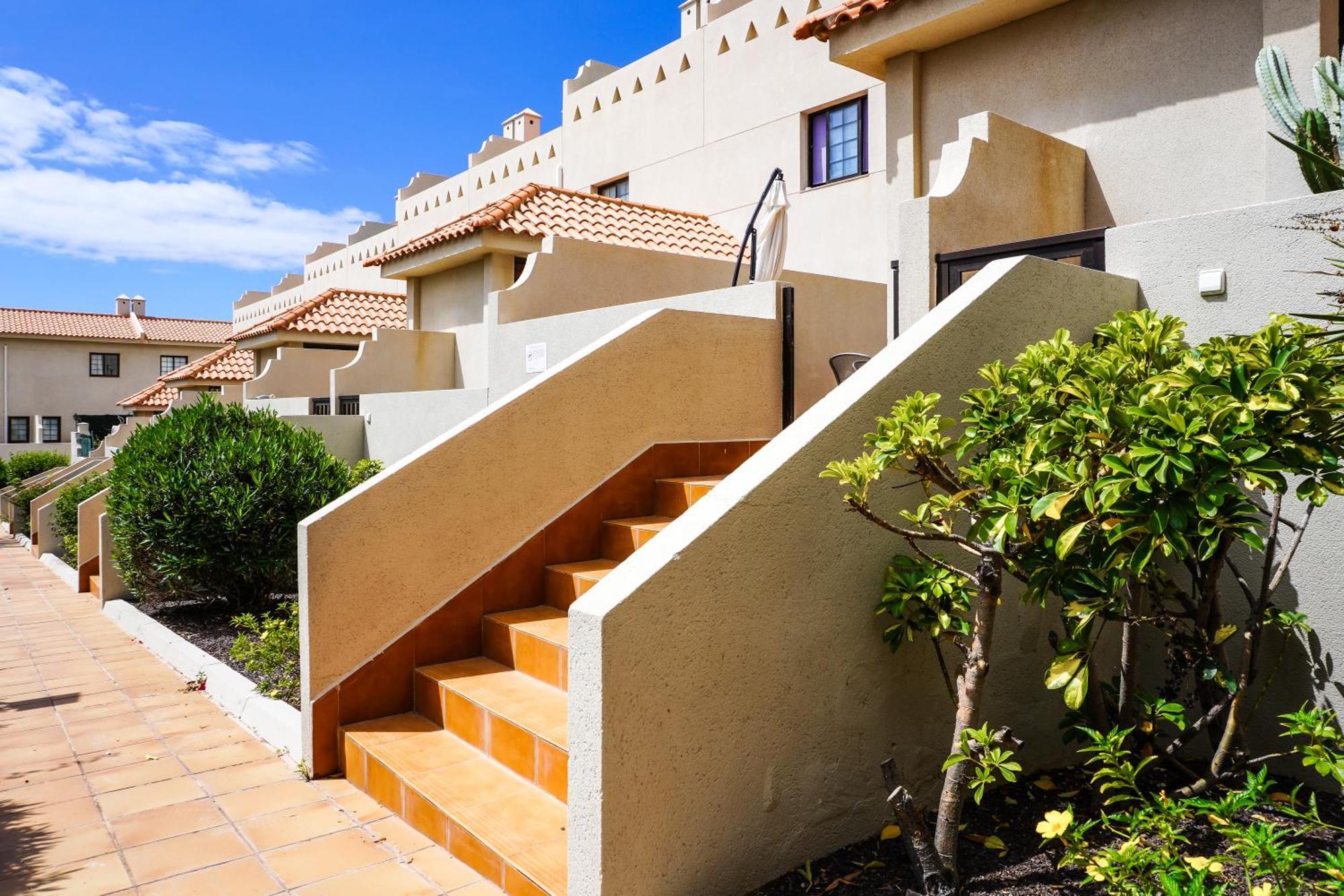 Bright House With Working Space * El Médano