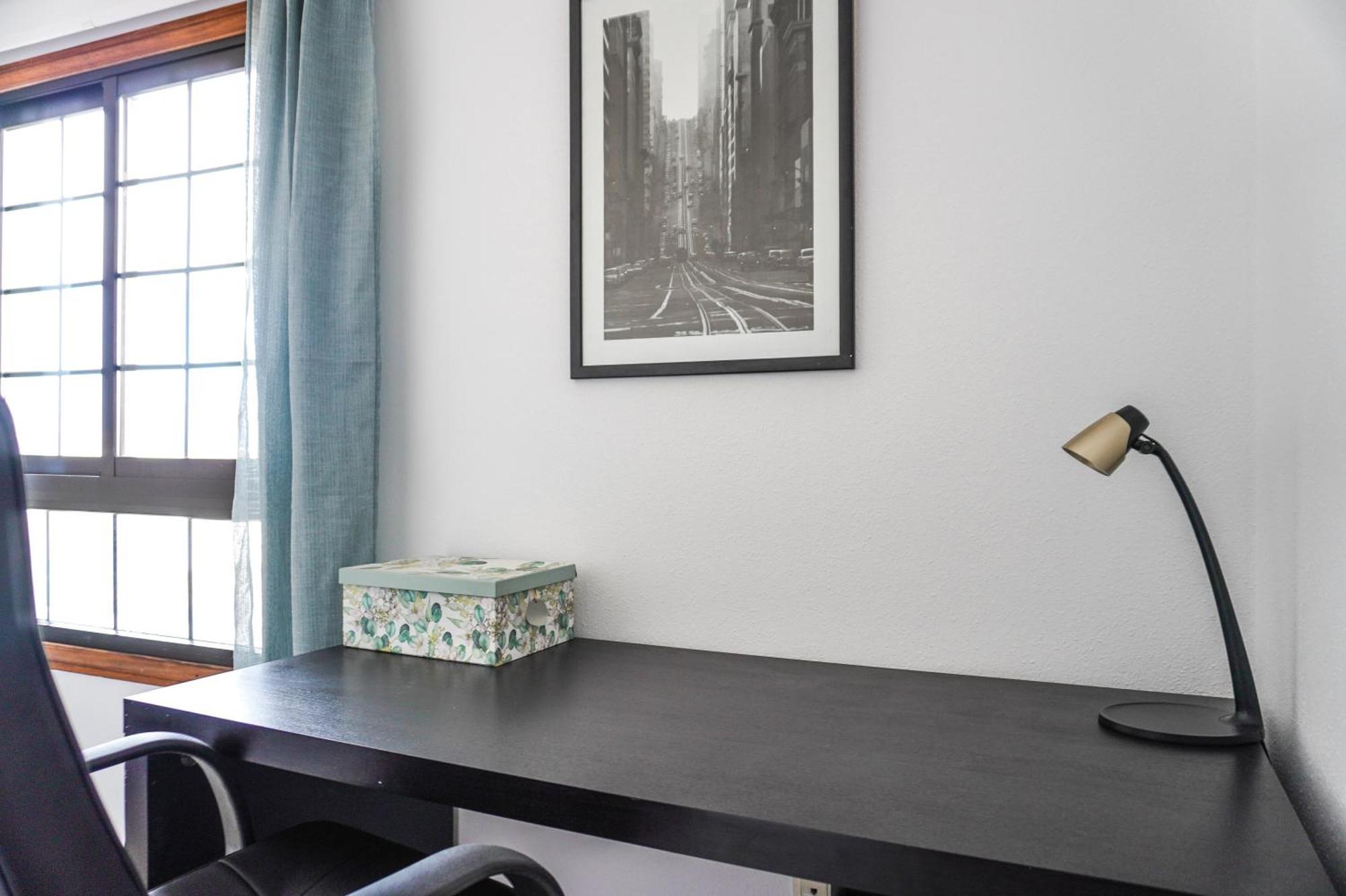 Bright House With Working Space Apartment *